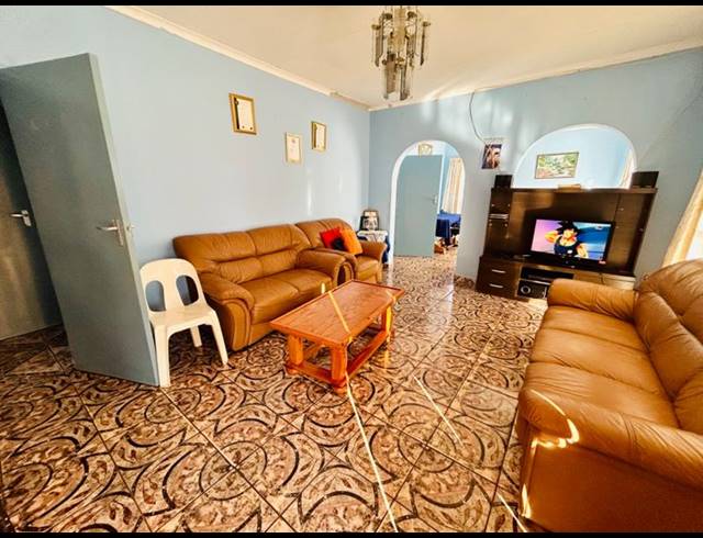 3 BEDROOM HOUSE FOR SALE IN VANDERBIJLPARK CW 2